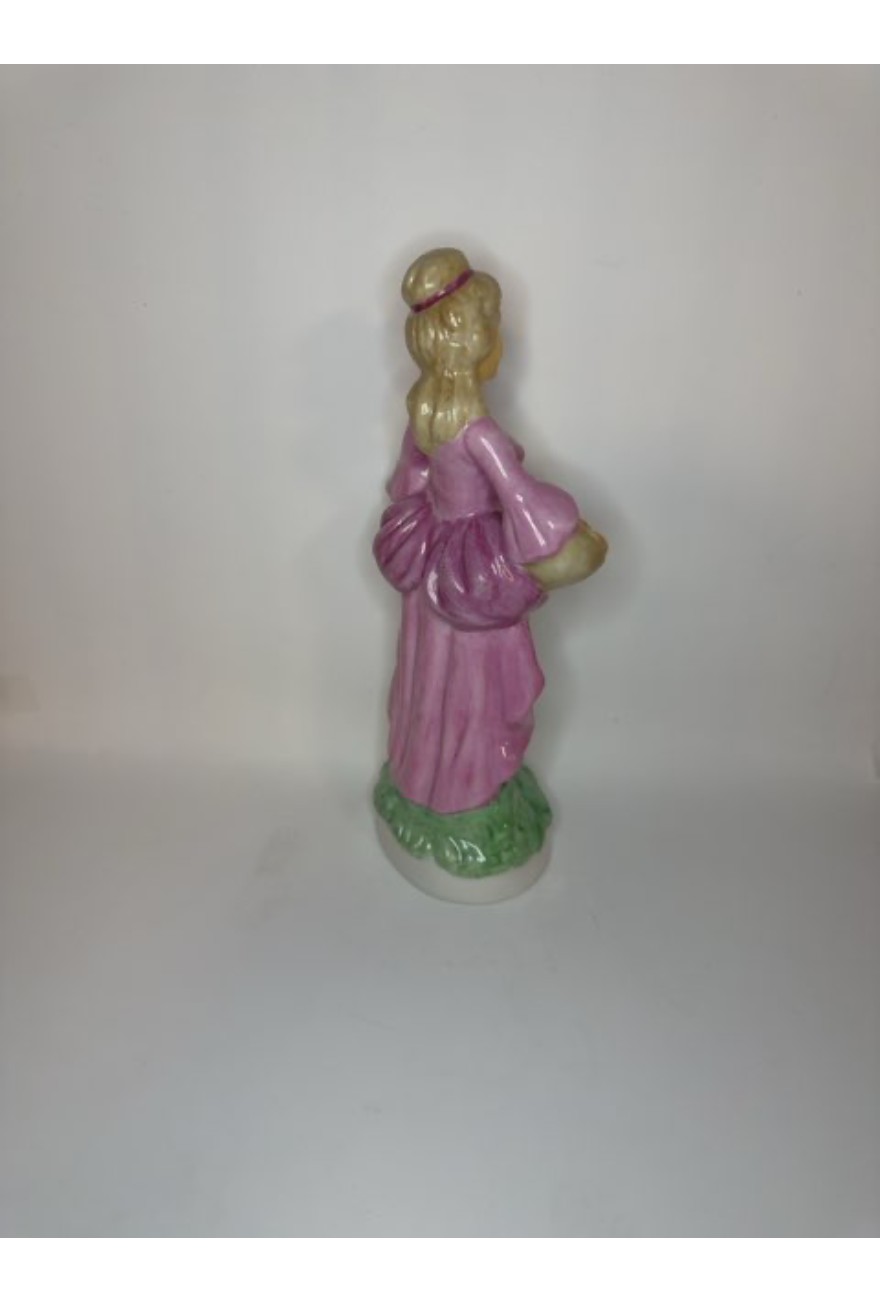 Porcelæn dame med frugter